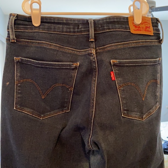 Levi’s- Mid Rise Skinny - Picture 3 of 3
